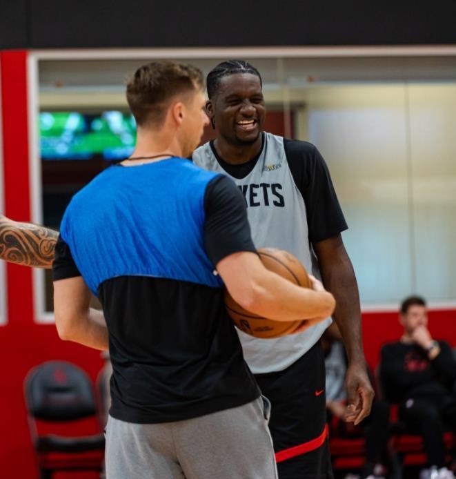 B体育中国官网-火箭替补席变脸！射手升任首发，中锋又被雪藏，2阵火力降至冰点