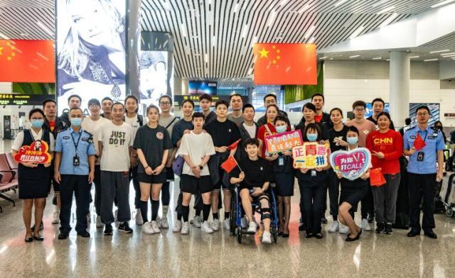 1688458693480066771.jpg B体育中国官网-女篮凯旋回国 杨力维坐轮椅!韩旭将战大运会