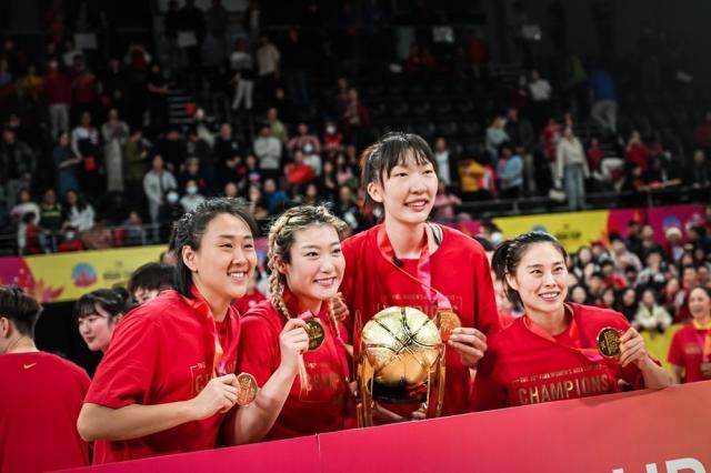 1688458739412084627.jpeg B体育中国官网-女篮凯旋回国 杨力维坐轮椅!韩旭将战大运会