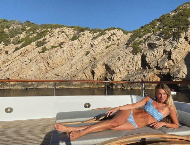 1688716687299045755.png B体育赛事资讯-菲戈仨闺女美艳如花 大女儿跟西班牙国王表弟拍拖