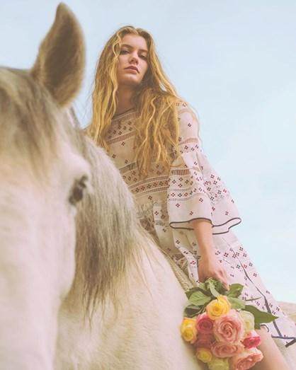 1688716509372097009.jpg B体育赛事资讯-菲戈仨闺女美艳如花 大女儿跟西班牙国王表弟拍拖