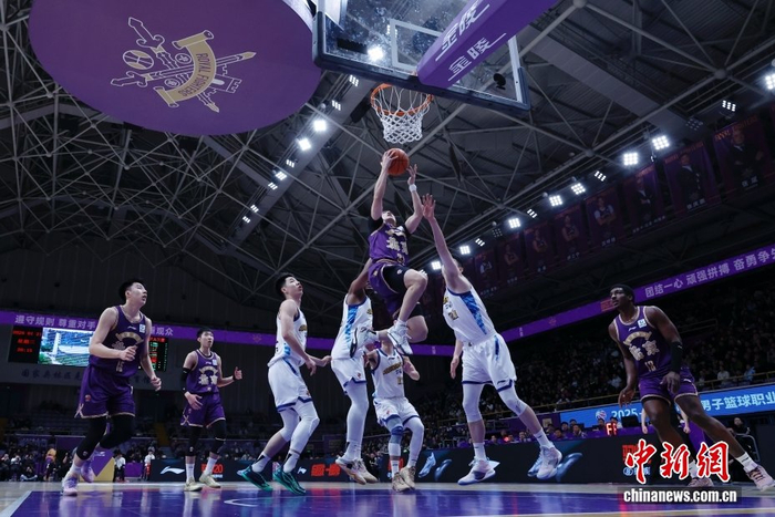 B体育首页-CBA常规赛:北京控股队负于浙江方兴渡队|浙江队|体育馆|男子篮球|职业联赛|北控男篮_新浪体育_新浪新闻