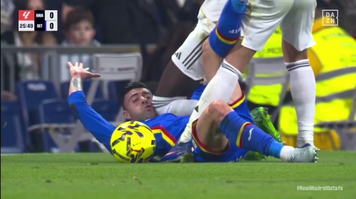 B体育官方首页-赫塔费后卫怒喷判罚：吕迪格想把我脸撞碎，换做我早被禁赛10场了