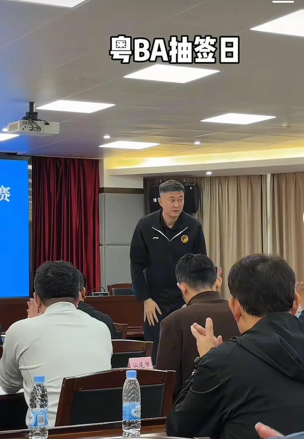 B体育首页-早上十一点！杜锋最新职位曝光，胡明轩又去医院，徐杰最新伤情