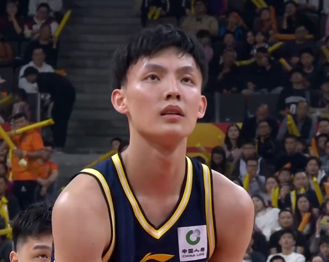 B体育首页-早上十一点！杜锋最新职位曝光，胡明轩又去医院，徐杰最新伤情