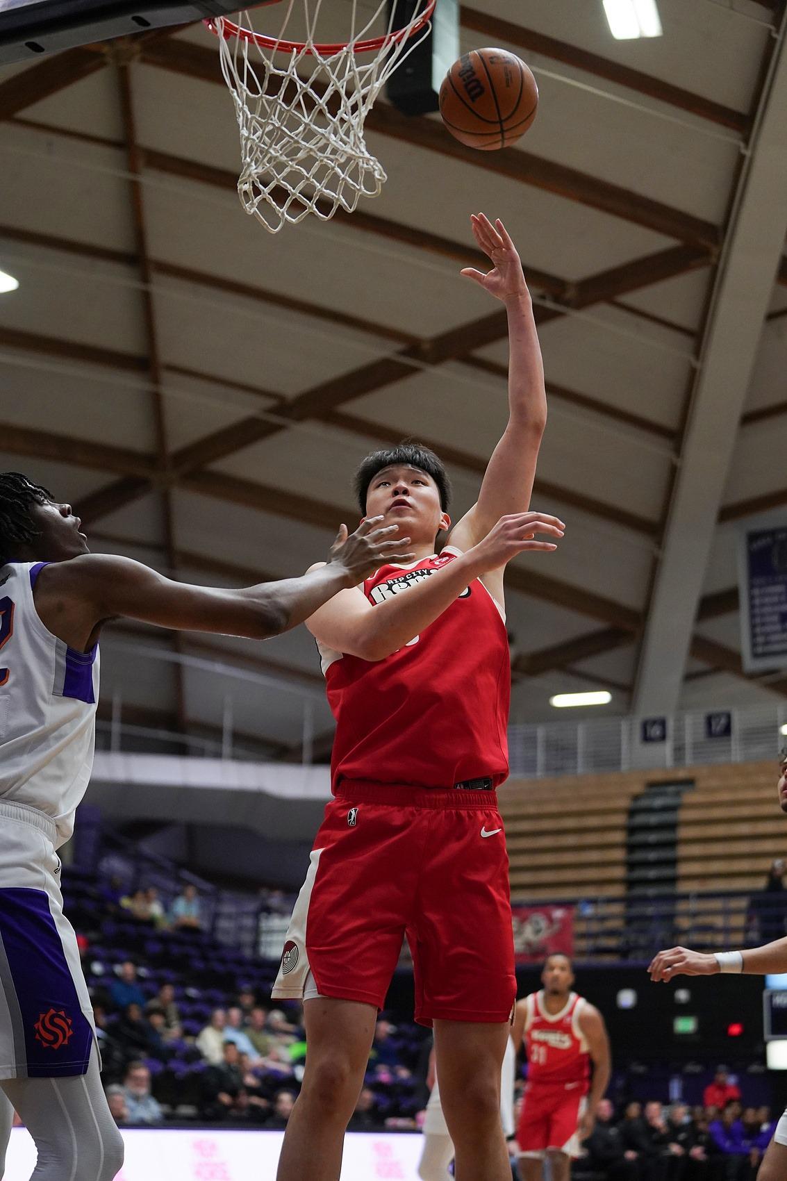 B体育中国官网-生涯之夜!杨瀚森16中14爆砍新高31分,最后4分钟队友太独混音输球