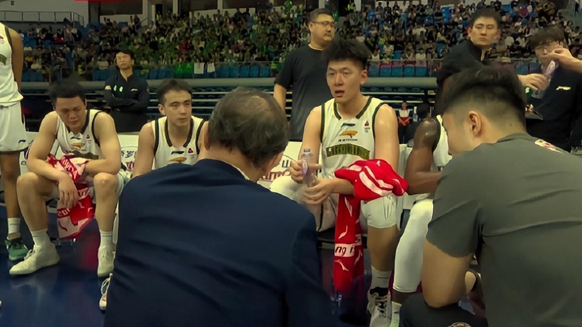 B体育体育报道-赵继伟4+2!莱迪2分,莫兰德12+6,哈维7+3,辽篮领先青岛队4分
