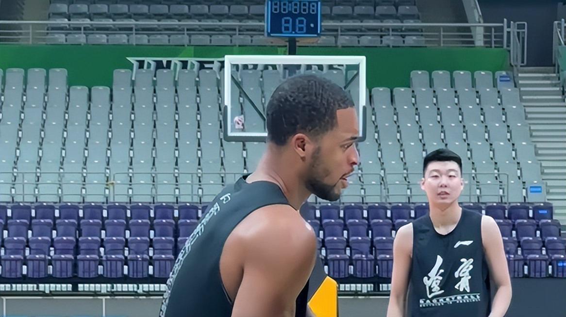 B体育体育报道-赵继伟4+2!莱迪2分,莫兰德12+6,哈维7+3,辽篮领先青岛队4分