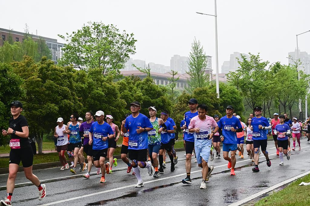 B体育官方首页-跑马拉松买房最高补贴10万元!多地向马拉松参赛者提供购房优惠